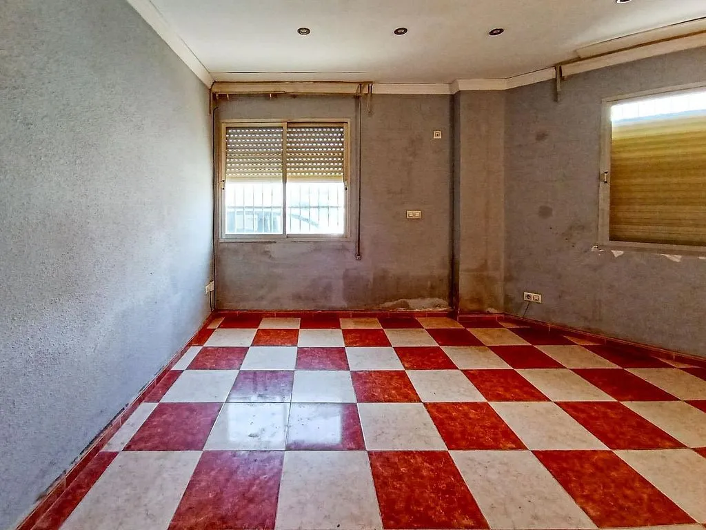 Toad - Ground Floor Flat for Renovation in Almoines