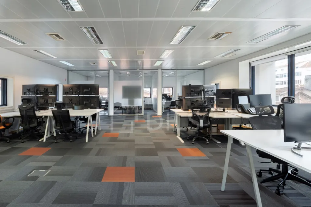 Bureau - Office with Air Conditioning in Amoreiras Square, Lisbon