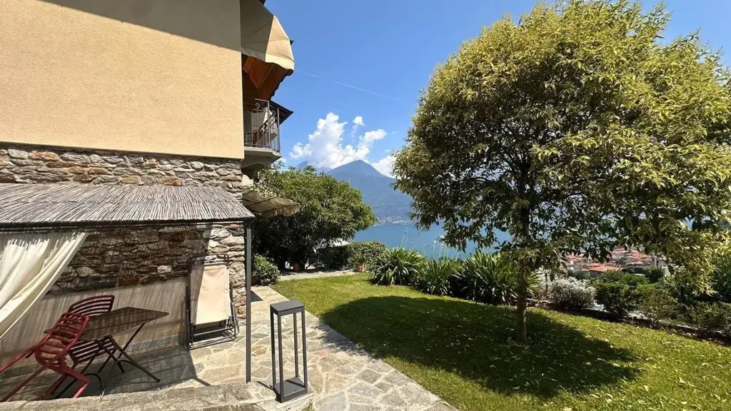 Terrass - Rustic Lake View Apartment in Musso