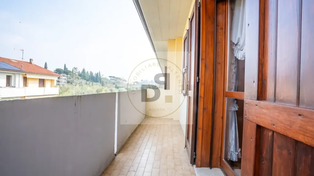 Balcon - Rear-Attached Villa with Garden in Salò