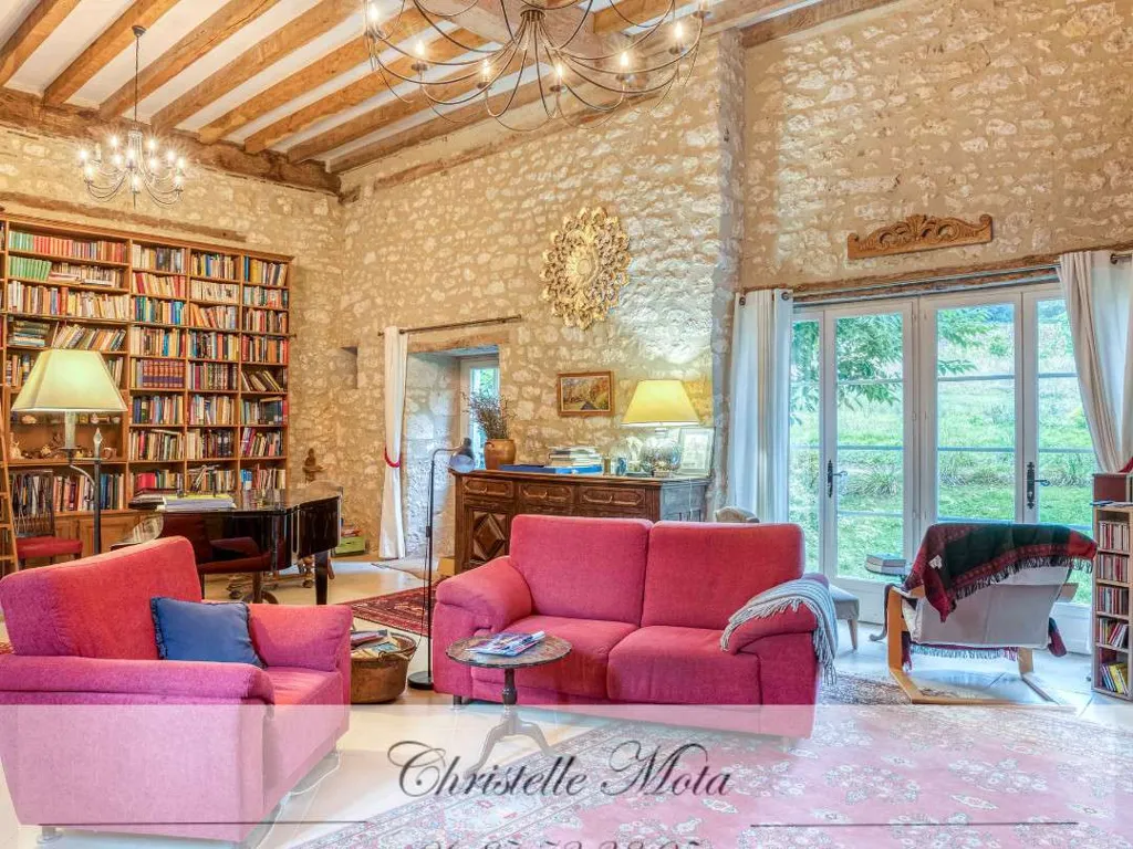 Séjour - Maison Rénovée du 17ème Siècle avec Piscine à Castillonnès