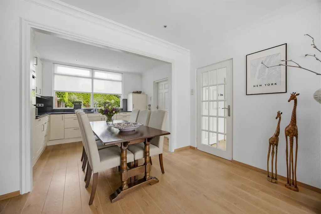 Salle à manger - Two-Storey House with Garden in Made