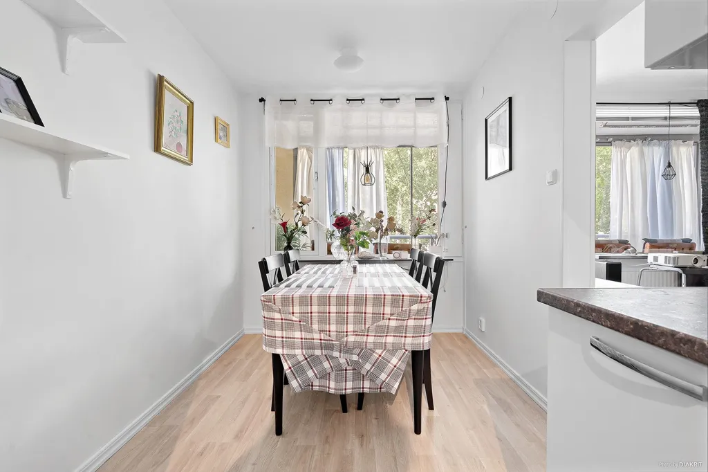 Sala da pranzo - 4th Floor Apartment with Large Balcony in Kallhäll