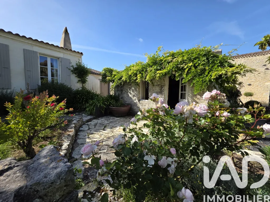 Giardino - 17th-Century Manor with Pool in Saint-Pierre-d'Oléron