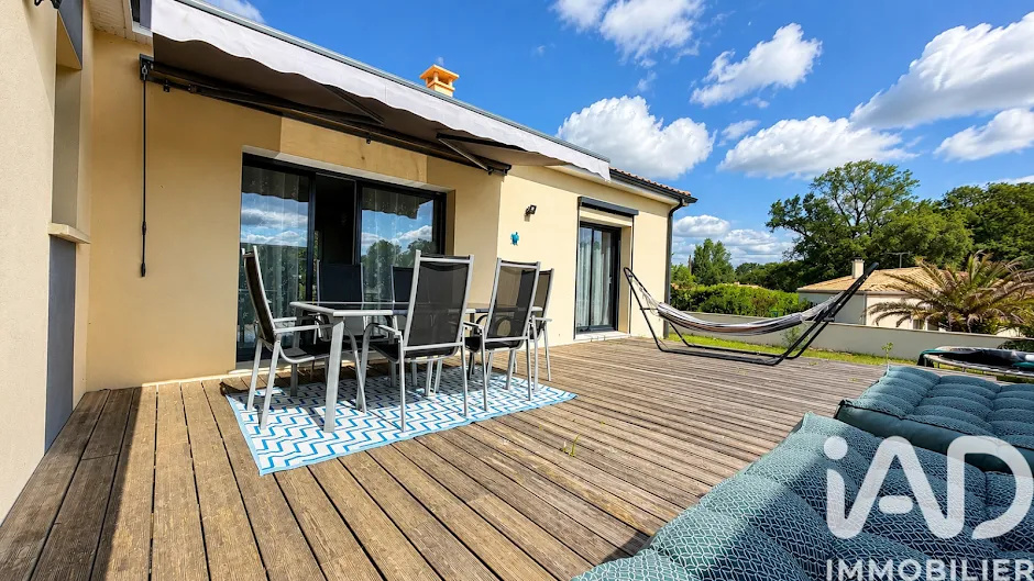 Terrasse - Maison Moderne de 4 Pièces à Meschers-sur-Gironde