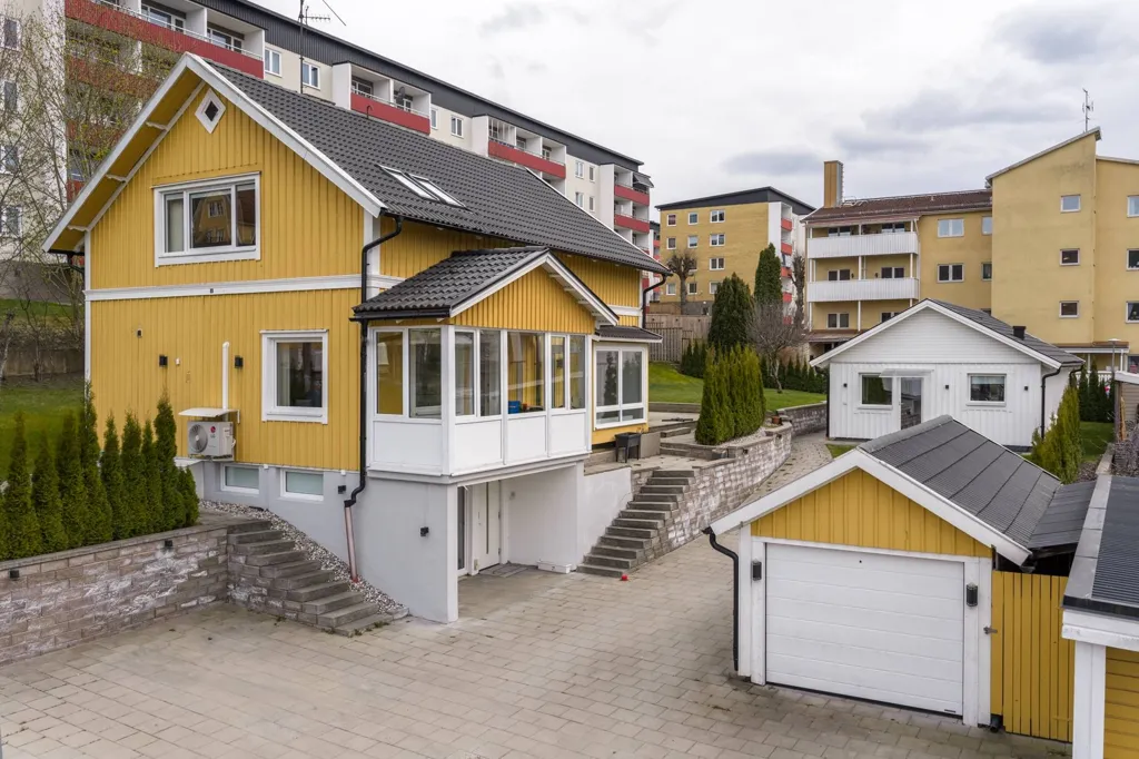 Välivaade - Two-Home Estate with Generous Outdoor Space in Jönköping