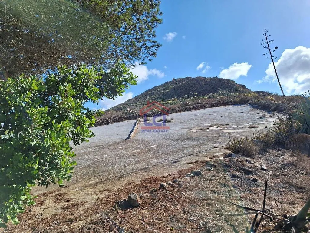 Jardin - Rustic Land with Pool in Haría, Canary Islands