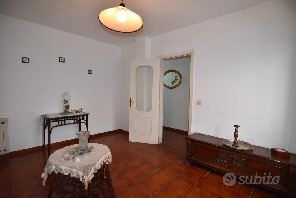 Living Room - Detached House with Private Courtyard in Centre
