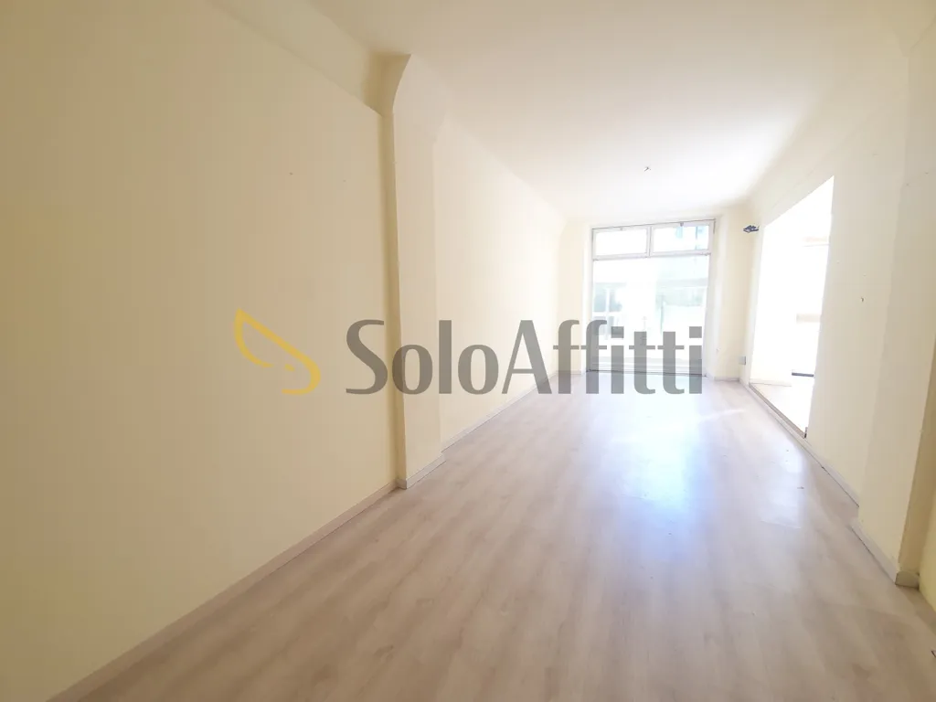 Stanze - Commercial Unit with Two Windows in Rosignano Marittimo