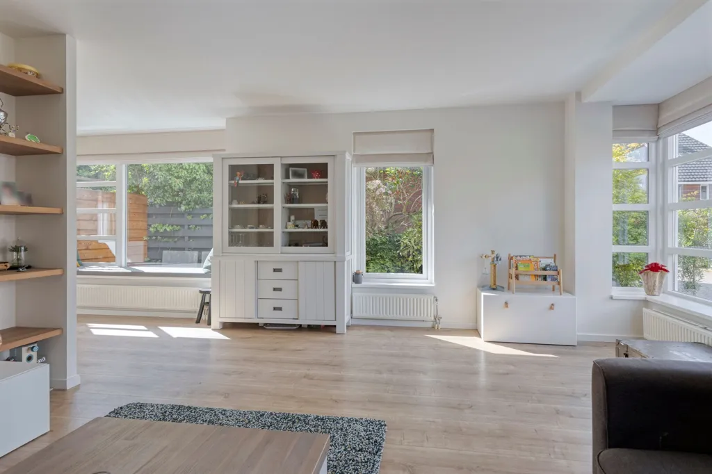 Elutuba - Spacious Villa with Solar Panels in Woubrugge