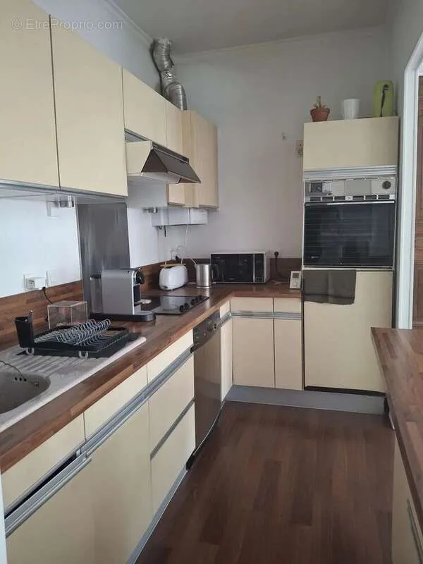 Cuisine - Appartement Lumineux avec Cour Intérieure au Centre Historique de Montpellier