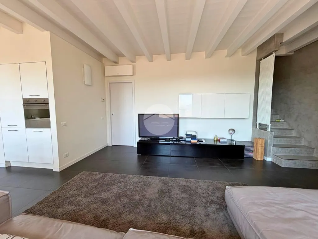 Séjour - Refined Two-Level Apartment with Lake View in Sarnico