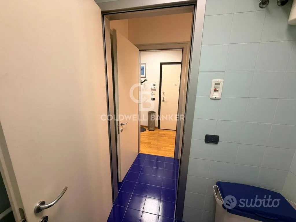 Bathrooms - Office with Private Parking in Florence