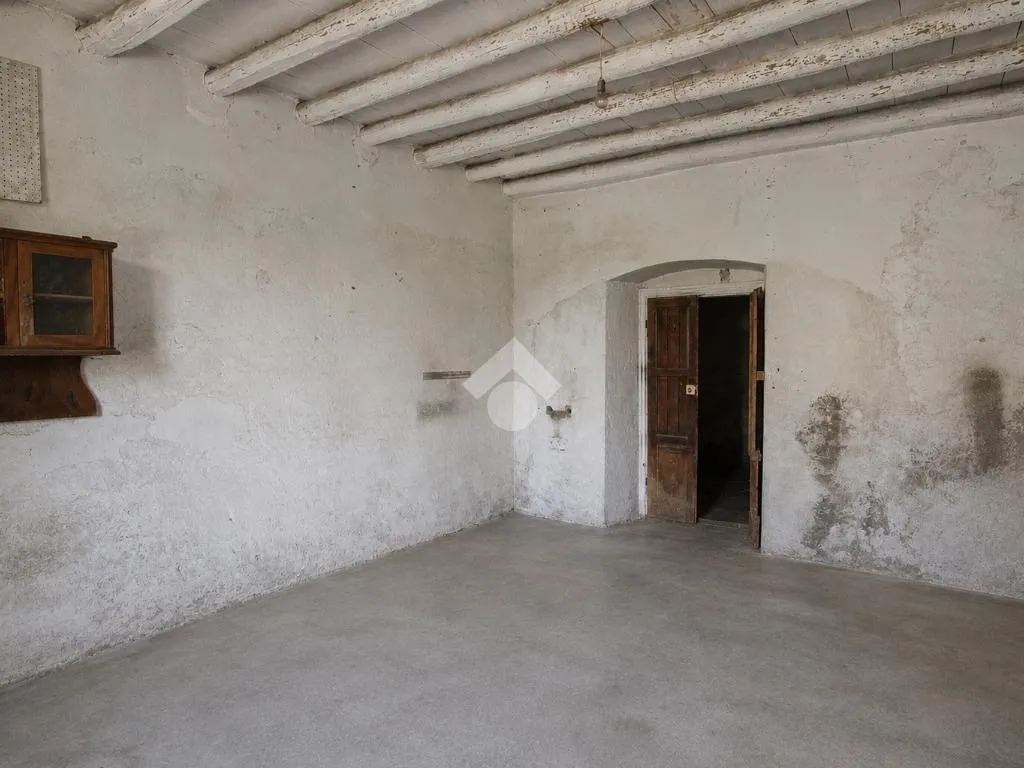 Rooms - Rustic Property for Renovation in Garbagnate Monastero