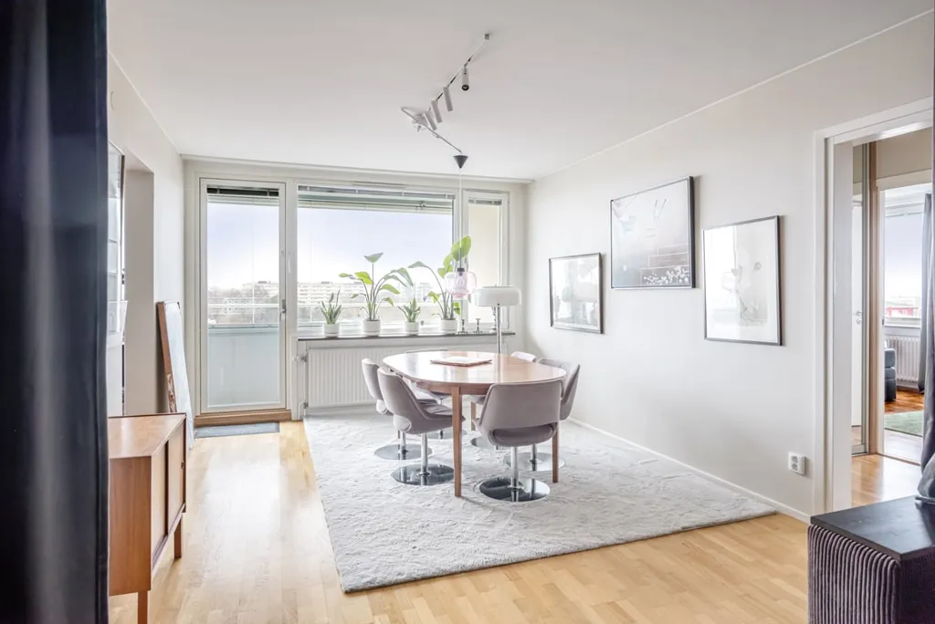 Söögituba - Apartment with Western Balcony in Solna