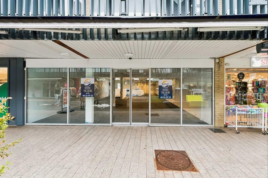 Välivaade - Retail Space with Prominent Facade in Egedal Centret