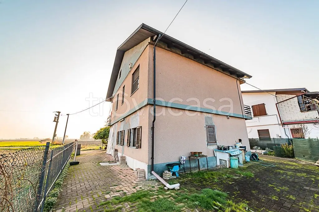 Extérieur - Villa with Garden in Faule, Piemonte