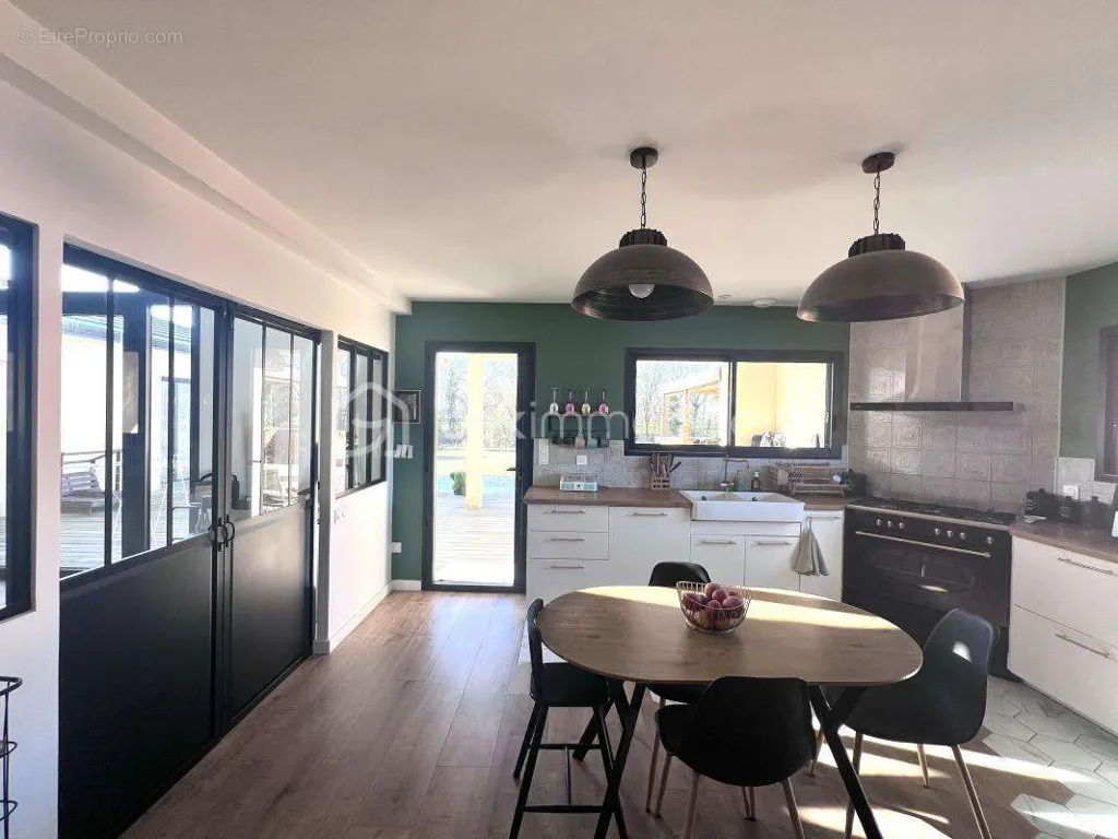 Cuisine - Maison Contemporaine avec Piscine près de Coutras