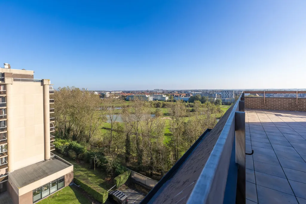 Balcon - Penthouse Rénové avec Terrasse à Ostende
