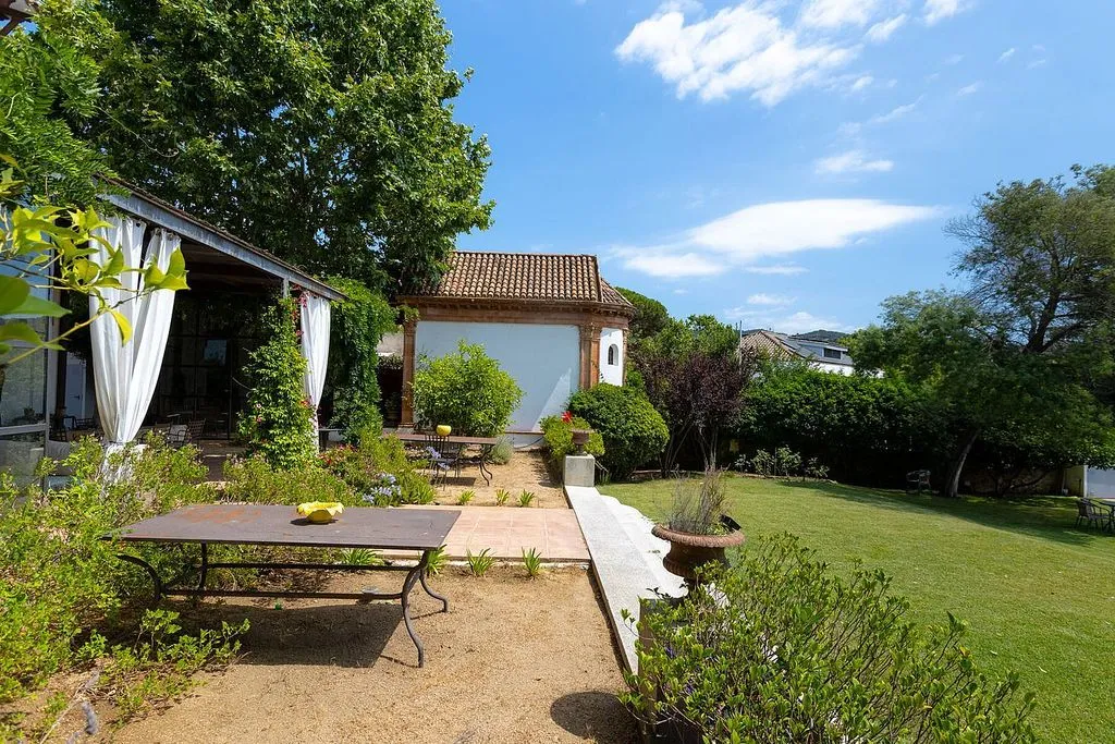 Jardin - Luxury Detached House with Chapel in Argentona