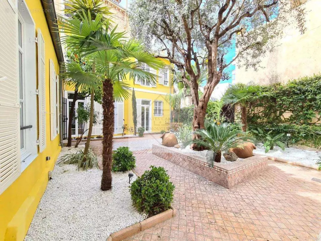 Jardin - Maison de Ville Rénovée avec Cour Privative à Cannes