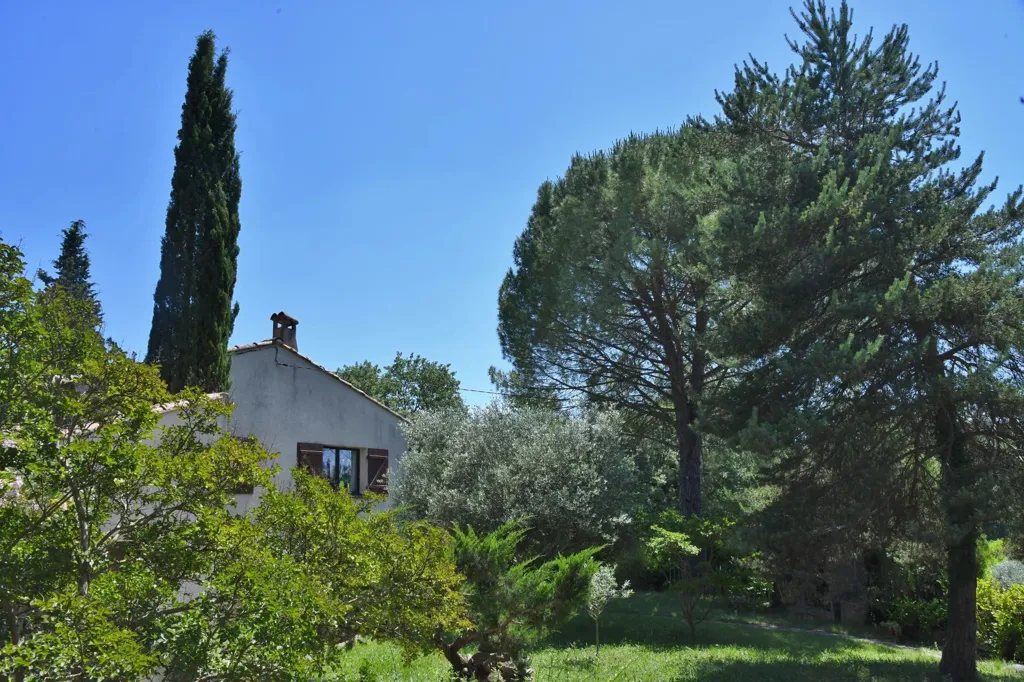 Jardin - Villa de Plain-pied avec Piscine à Uzès