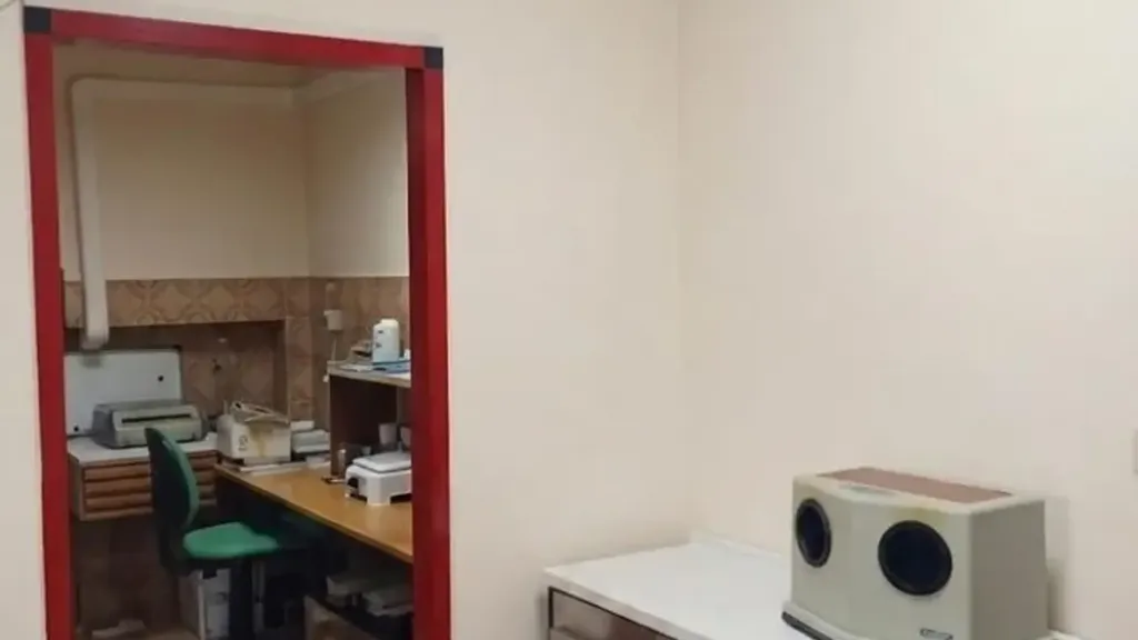 Bureau - Two-Bedroom Apartment with Balcony in Moricone