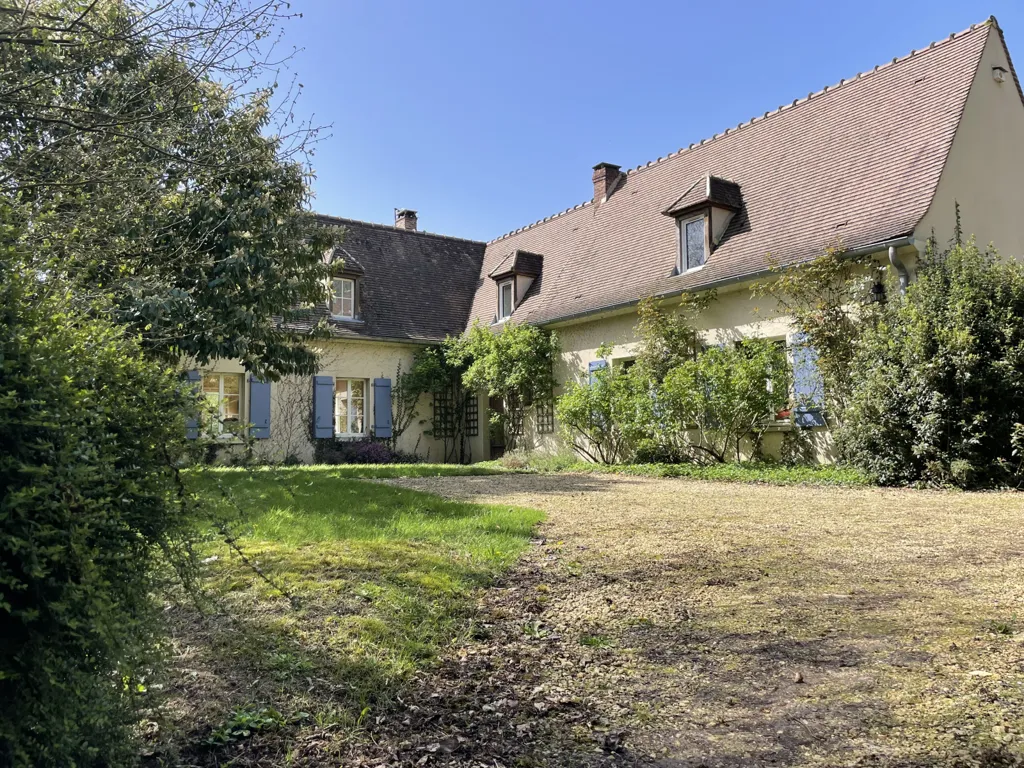 Extérieur - Maison Traditionnelle avec Piscine à Pierrefonds