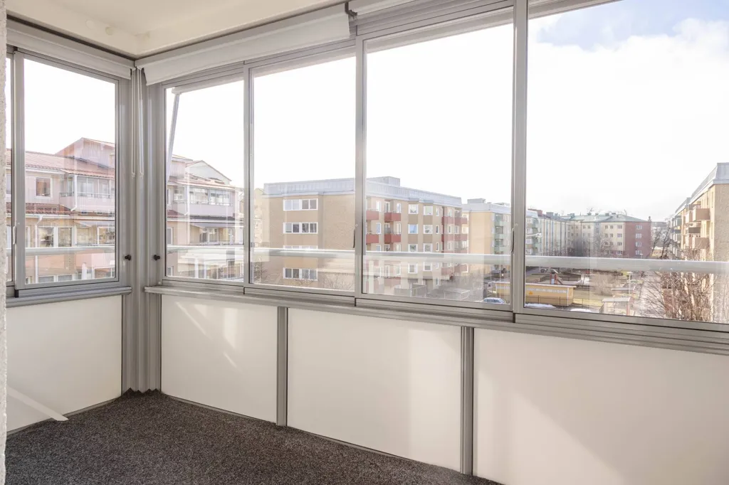Modern Flat with South-Facing Balcony in Norr