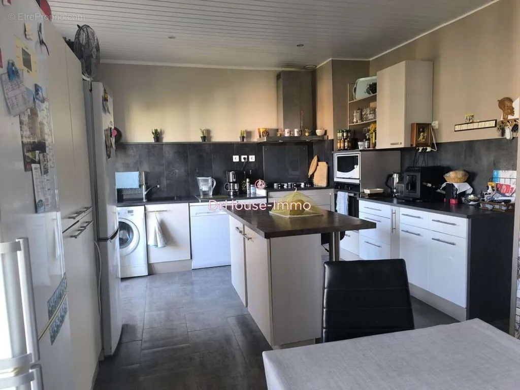 Cuisine - Appartement Traversant avec Vue sur Verdure à Perpignan