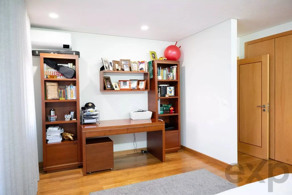Chambres - Luxury Villa with Greenbelt View in Friestas