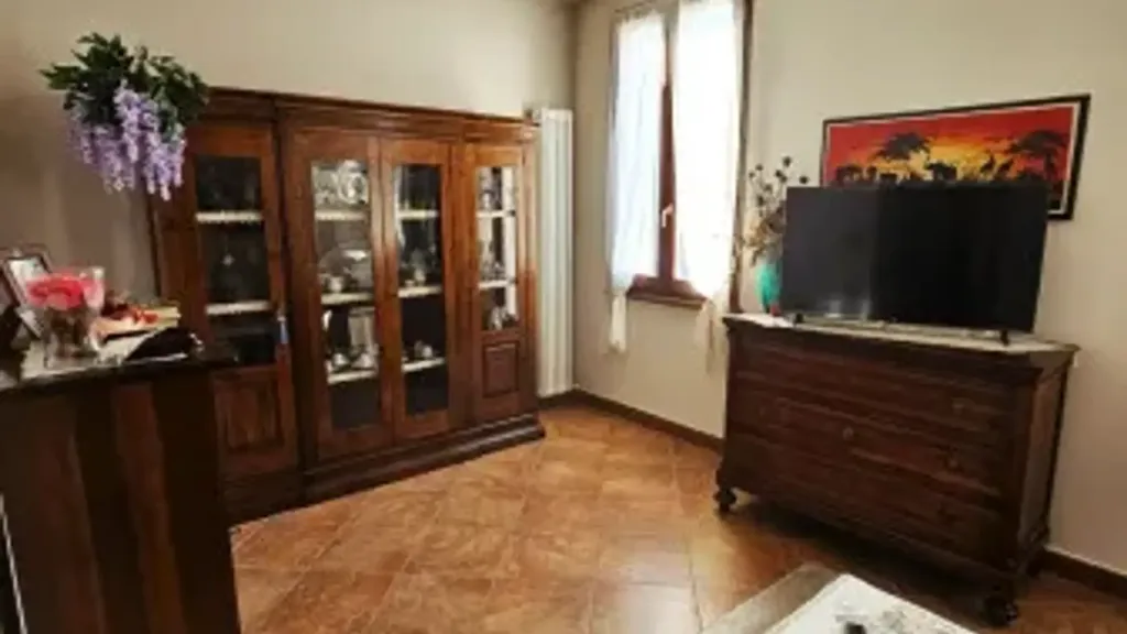 Elutuba - Rustic-Style Flat with Balcony in Guastalla