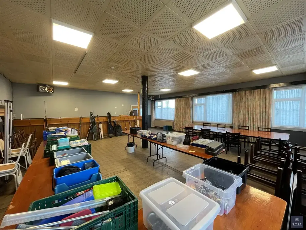 Studio - Commercial Space with Potential in Top Location