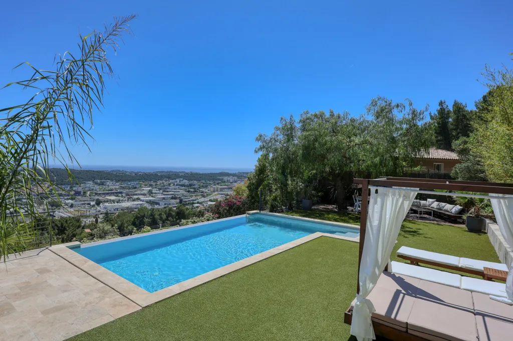 Piscine - Villa avec Vue Panoramique sur la Mer à Saint-Mandrier