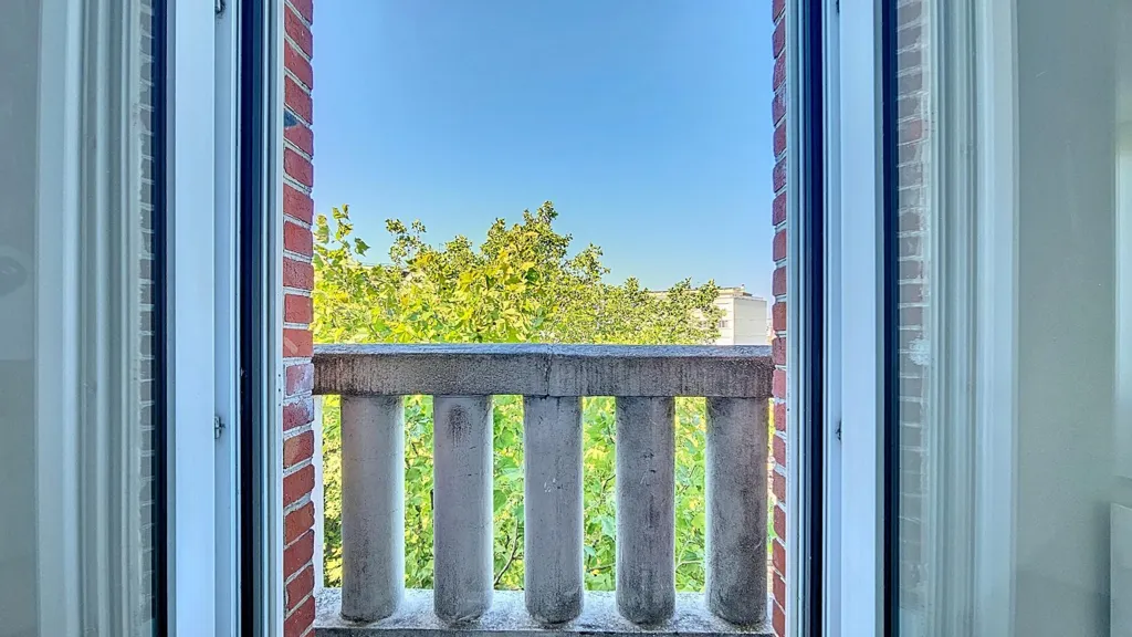 Balcon - Appartement Rénové au Dernier Étage à Les Lilas