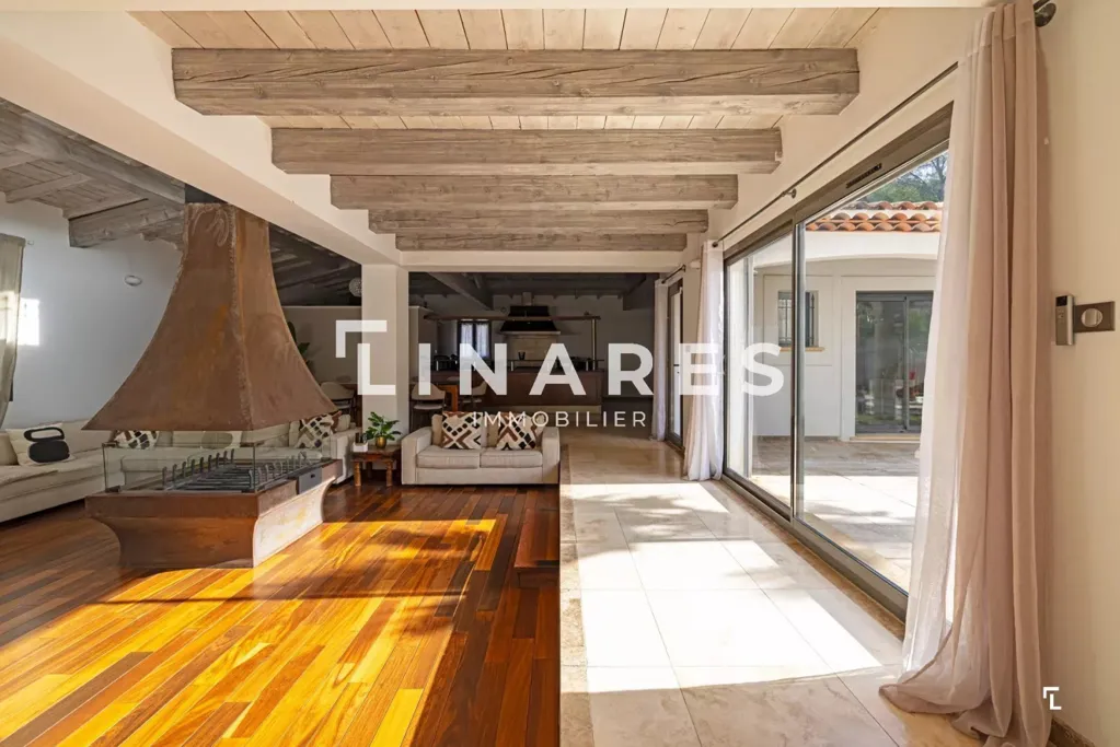 Elutuba - Villa with Pool and 28,000 m² Park in Llinares