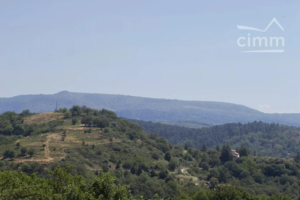 Maison en pierre avec vue panoramique à Saint-Andéol-de-Vals