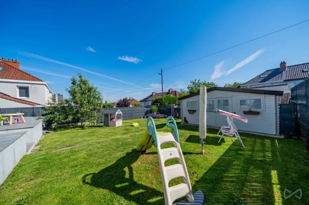 Aed - 3-Fronted House with Terrace in Couillet