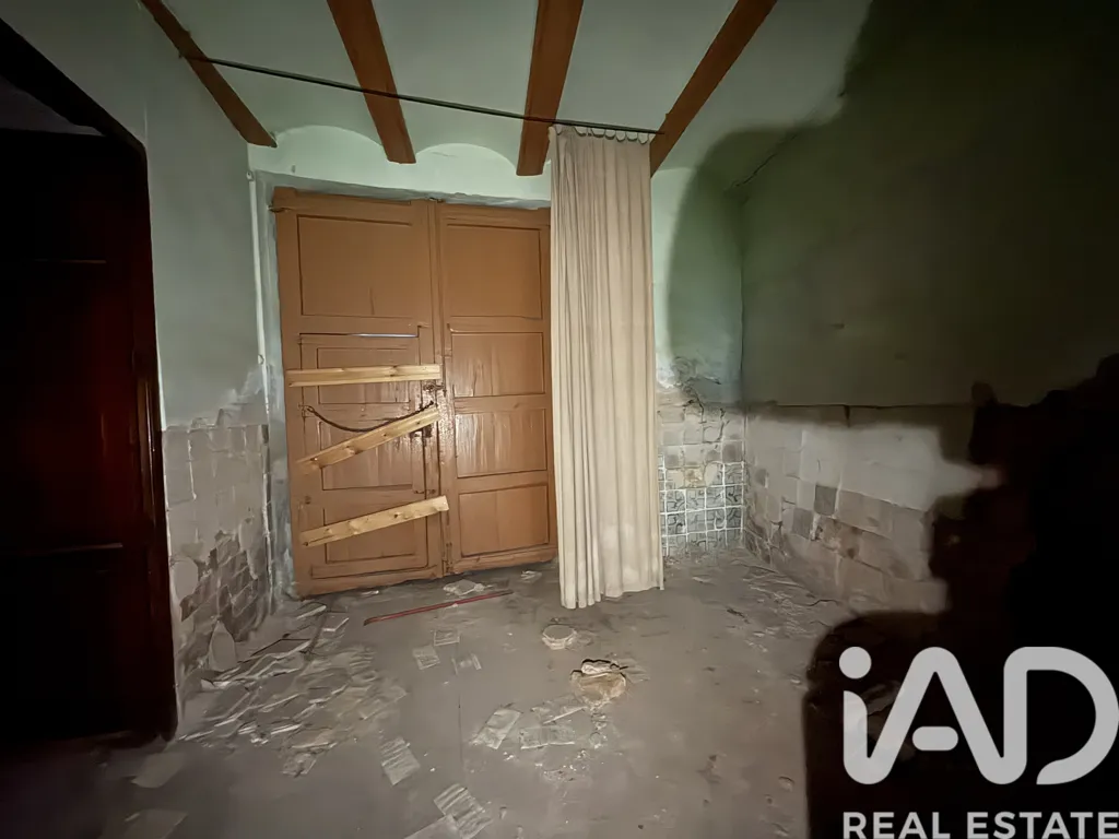 Rooms - Townhouse for Renovation in Llíria Centre