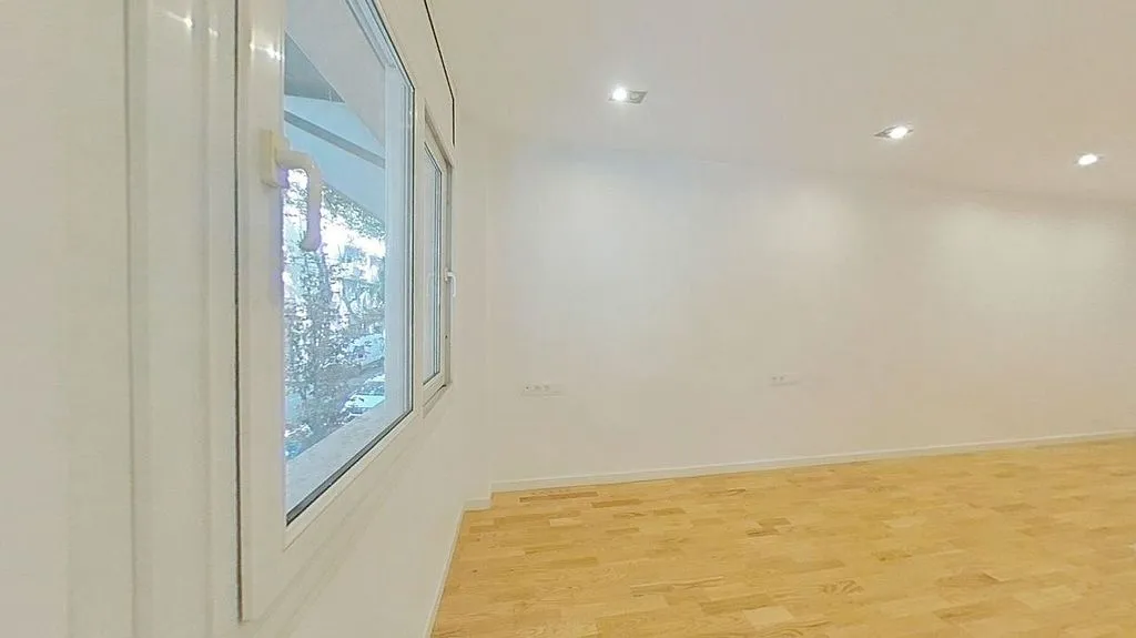 Apartment with Balcony in Sants, Barcelona