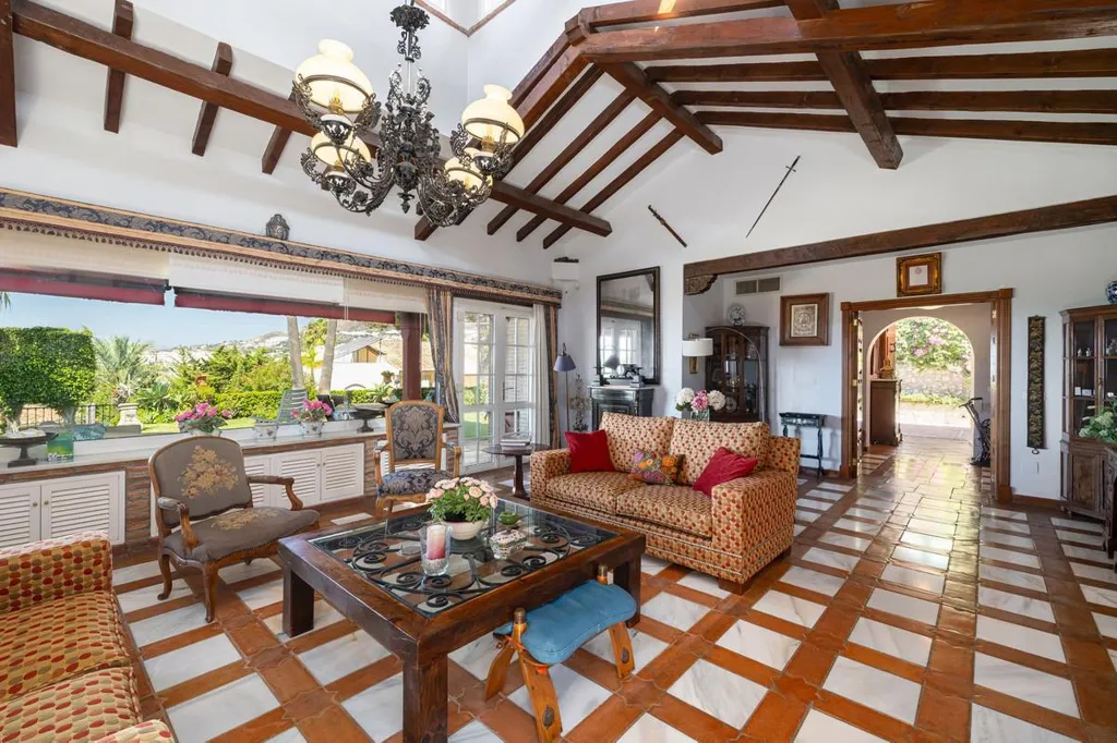 Séjour - Exclusive Villa with Private Pool in Torrequebrada