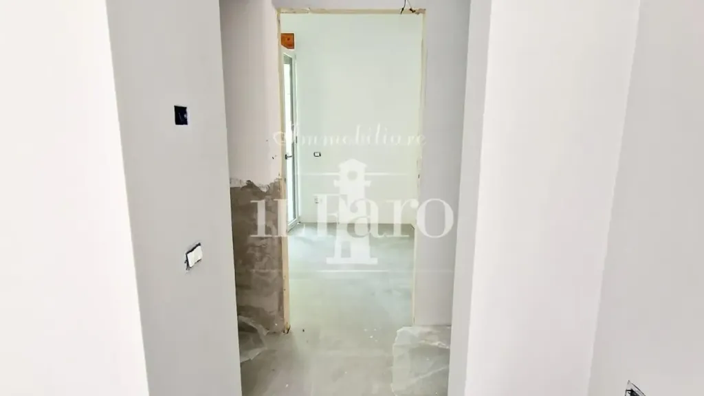 Entrée - Rear-Accessed Flats with Balcony in Signa