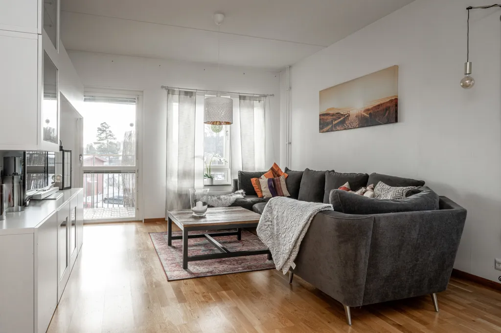 Living Room - Apartment with Balcony in Segeltorp, Stockholm