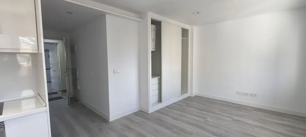 Rooms - Studio with Air Conditioning in Majadahonda Centre