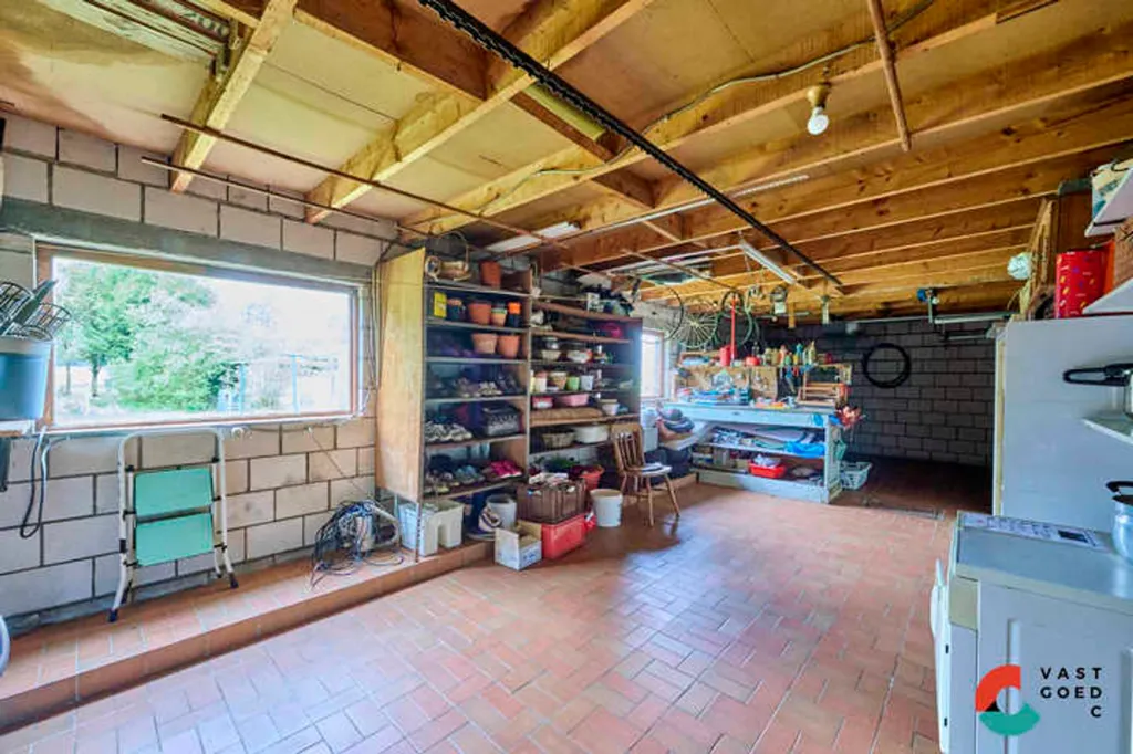 Garaaž - House with Potential in Hechtel