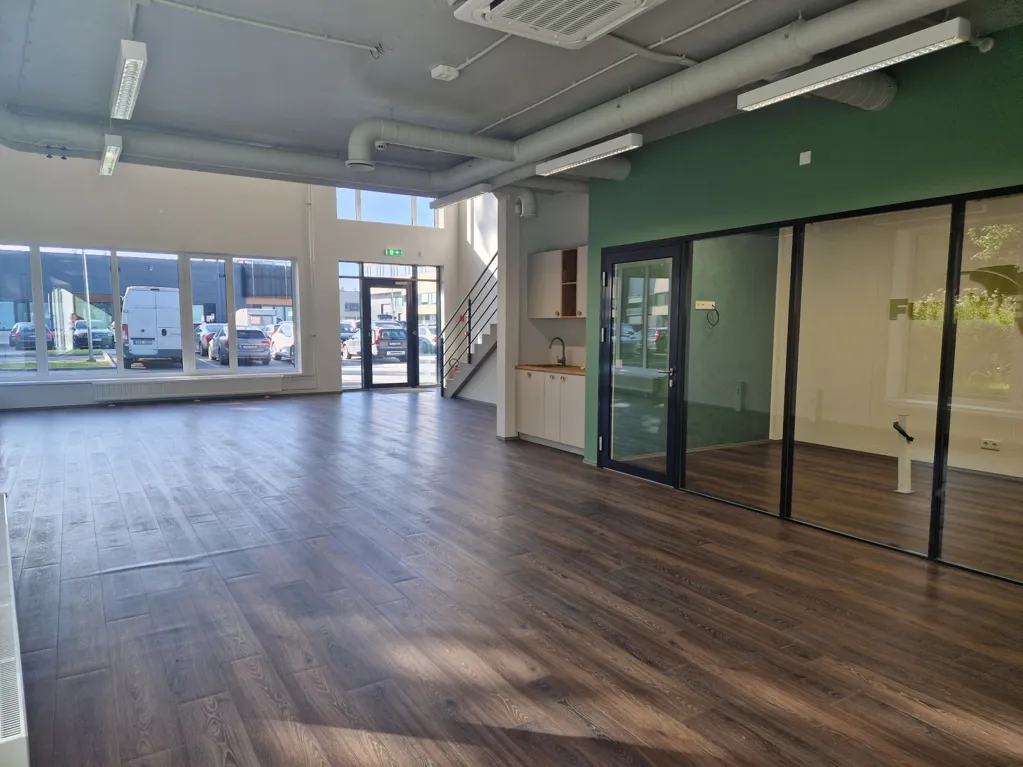 Toad - Corner Office Space with Large Windows in Priisle Business Park