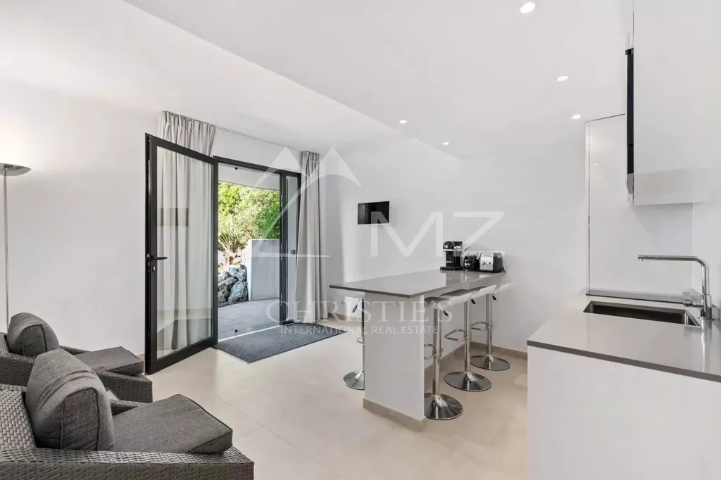 Cuisine - Villa Moderne avec Piscine à Cannes