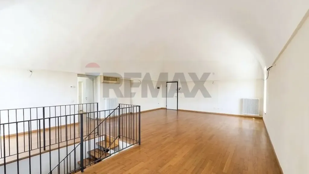Toad - Rustic Duplex with Box in Novellara