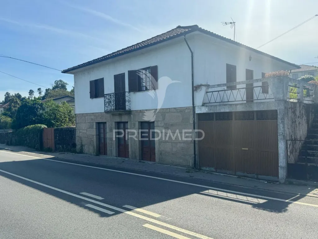 Exterior - Independent House with Event Space in Pico Regalados