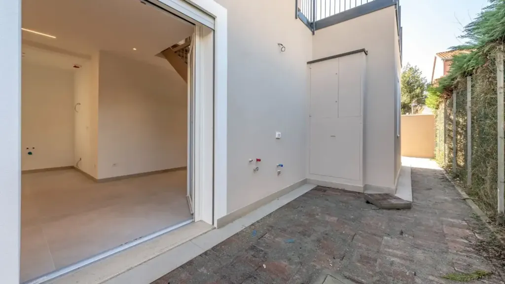 Aed - Rear-Facing Apartment with Private Garden in Cervia